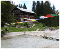 In der Reintalangerh�tte wird eine Rast eingelegt