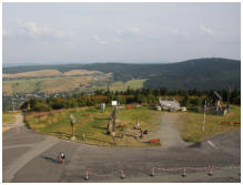 Blick auf das Gipfelplateau und den Keilberg (rechts im Bild)